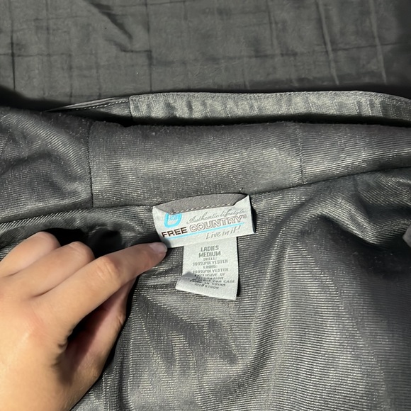 Light Pink. Free Country Hoodie. Size Medium. - Picture 5 of 7